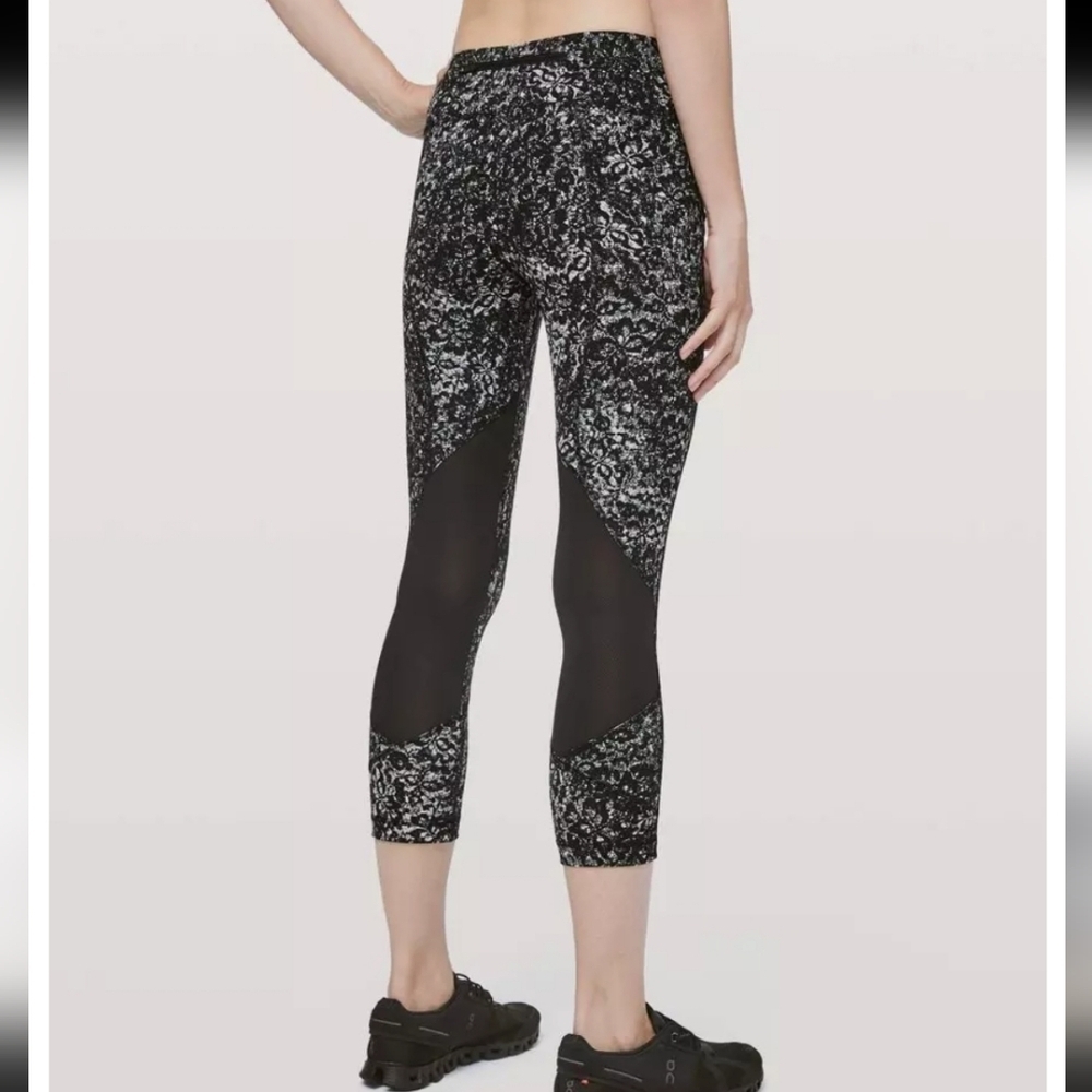 NWOT Lululemon Pace Rival Crop leggings. Capri. grey black print. 6. Floral. 20"